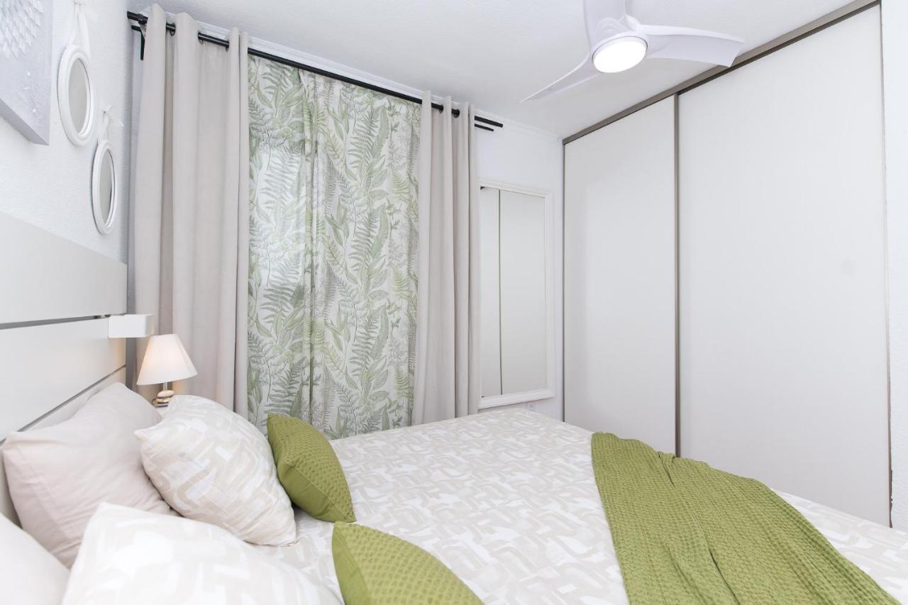 Sea View, Newly Renovated, 2 Bedrooms In Apartment