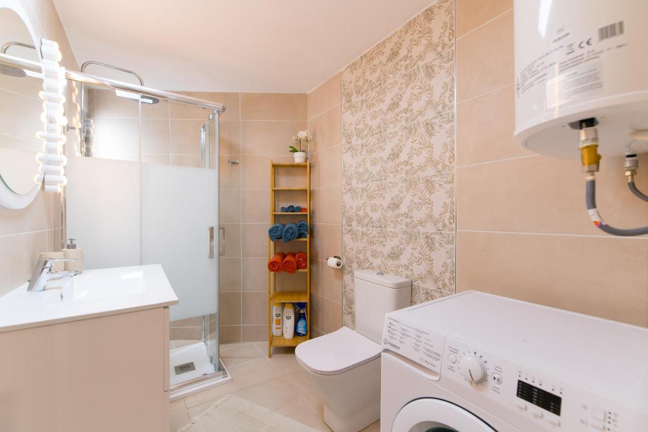 Sea View, Newly Renovated, 2 Bedrooms In