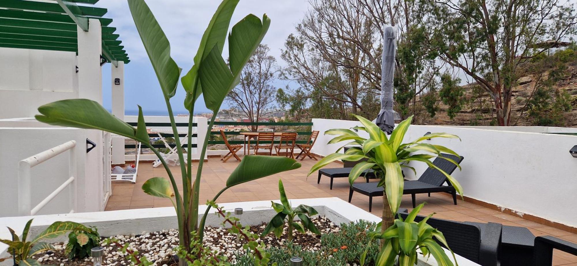 Sea View, Newly Renovated, 2 Bedrooms In Apartment